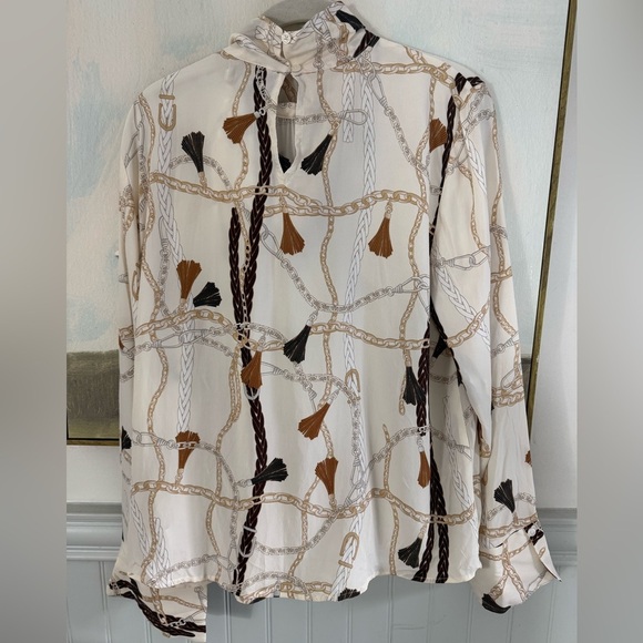 NINE WEST Silk-Blend Mockneck Blouse Leather & Chain Equestrian Pattern NWT Lg - Picture 8 of 8